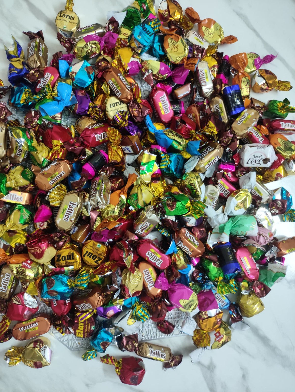 Hight Quality Arabic And Turkish chocolate  Mix Chocolate  From Dubai 1Kg500g