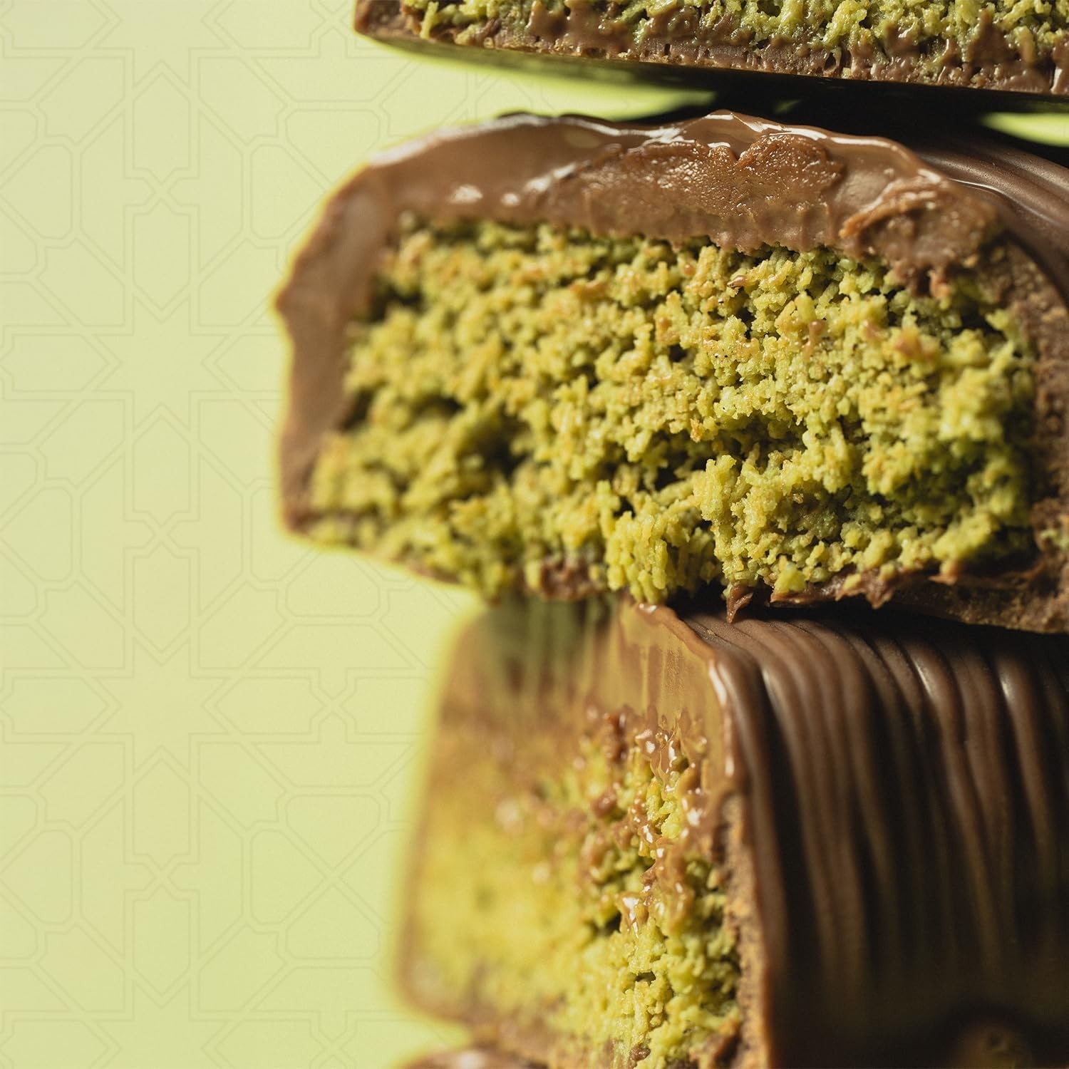 Indulge in Lovetta Dubai Pistachio Knafeh Chocolate Bars – 4 Indulgent Pieces