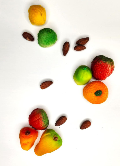 Assorted Marzipan Fruit – (4 oz) 9 Pieces