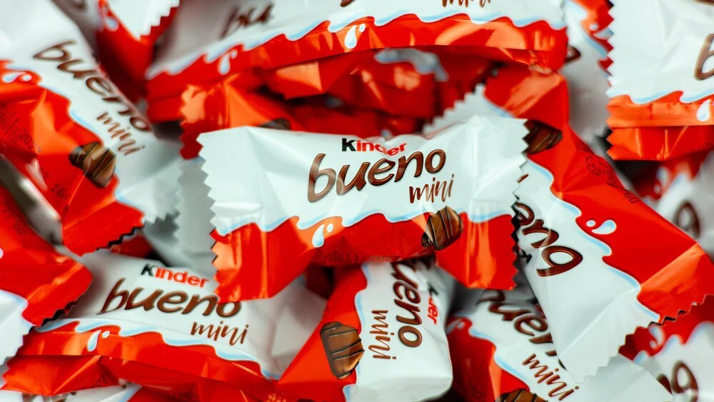 KINDER BUENO MINI Creamy Milk Chocolate Nut Candy Bars, FUN SIZE IN POUNDS BAG!!