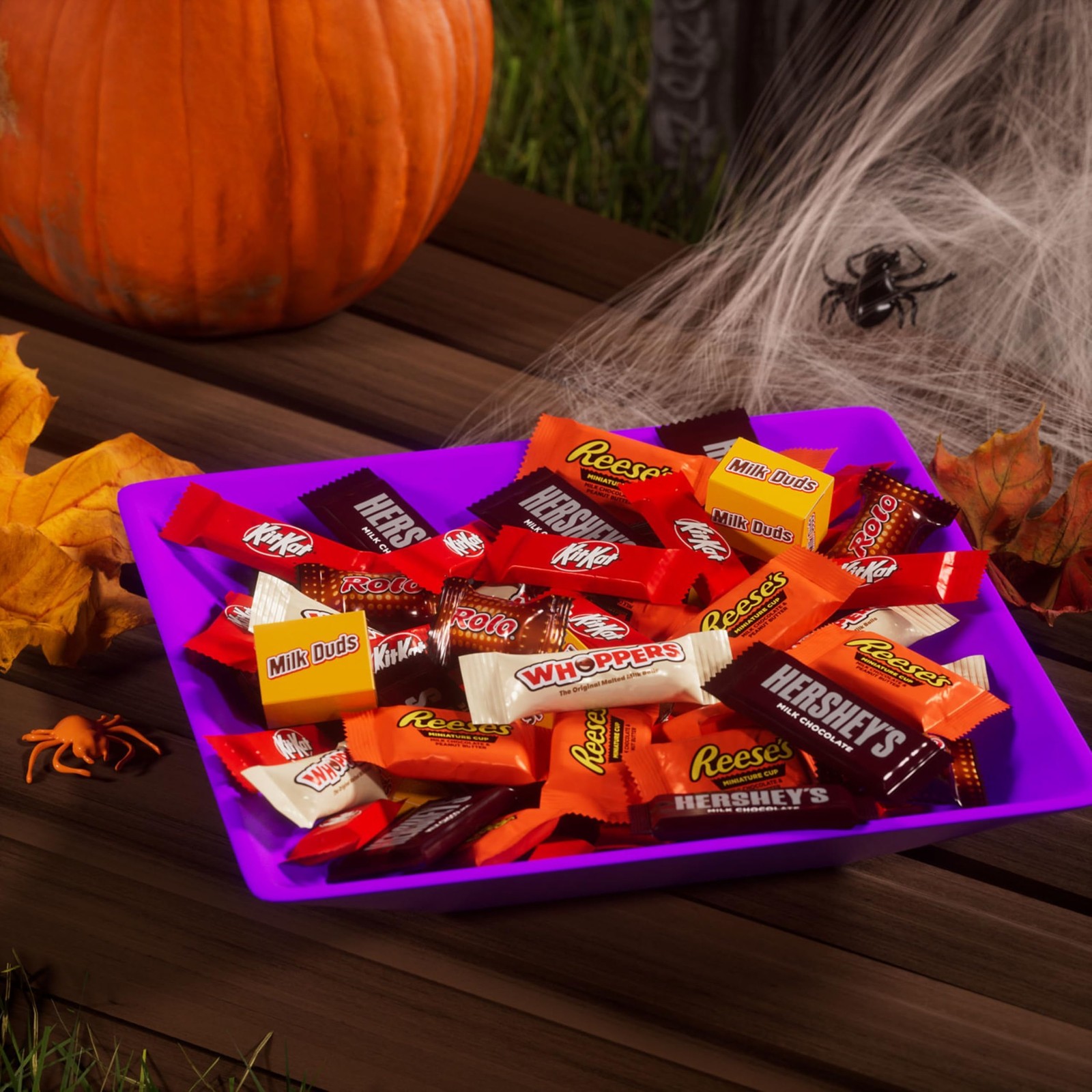Hershey Miniatures Assorted Flavored, Halloween Candy Bulk 78.24 oz 275 Pieces