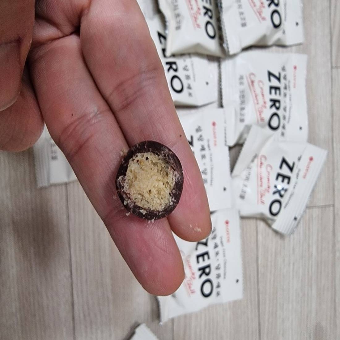 2+2 LOTTE Dream Cacao 72% & ZERO Suguar mini Crunch Chocolate Balls Korean Snack