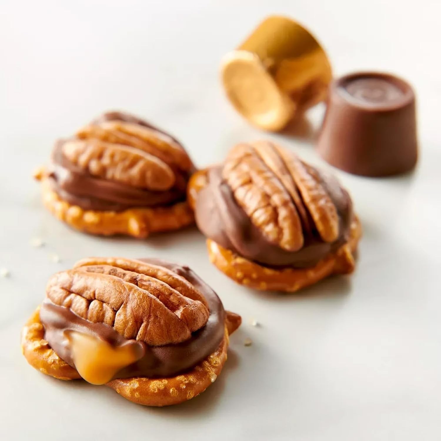 Rolo Creamy Caramels Wrapped in Rich Chocolate, Gold Foils Bulk Candy (2 Pounds)
