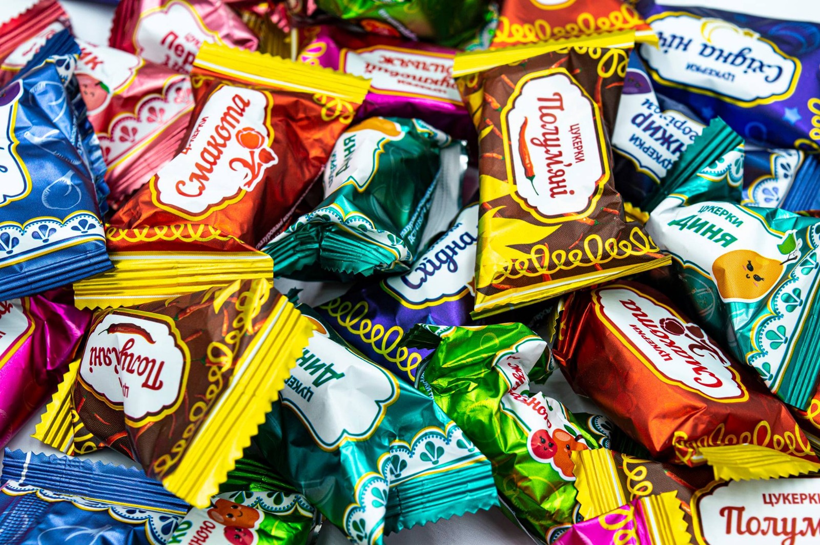 Prygoschaysya 1kg Assorted Chocolate Box – 14 Flavors Fruit & Nut Candy Ukraine