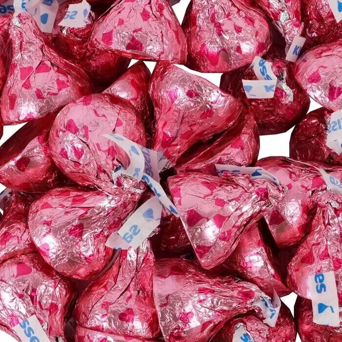 HERSHEY’S Kisses Chocolate Candy Filled with Strawberry Flavored Crème(2 Pounds)