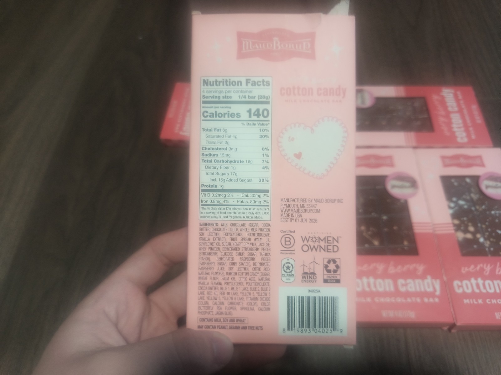 6x Maud Borup very berry cotton candy milk chocolate bar