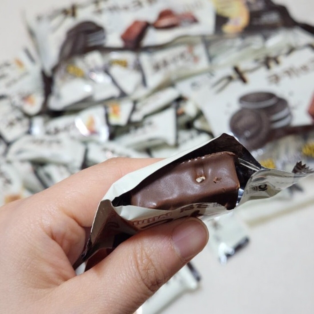 Haitai Free Time Mini Size Chocolate Bar Snack Cookies and Cream 400g Korean