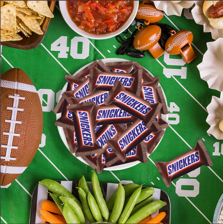 Snickers Fun Size Halloween Chocolate Caramel Candy Bars Value Pack, 70 pk.