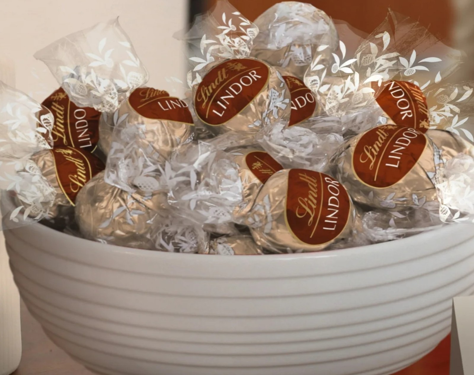 Lindt LINDOR TIRAMISU TRUFFLES MILK CHOCOLATE LIMITED BULK BAG VALUE PICK NOW