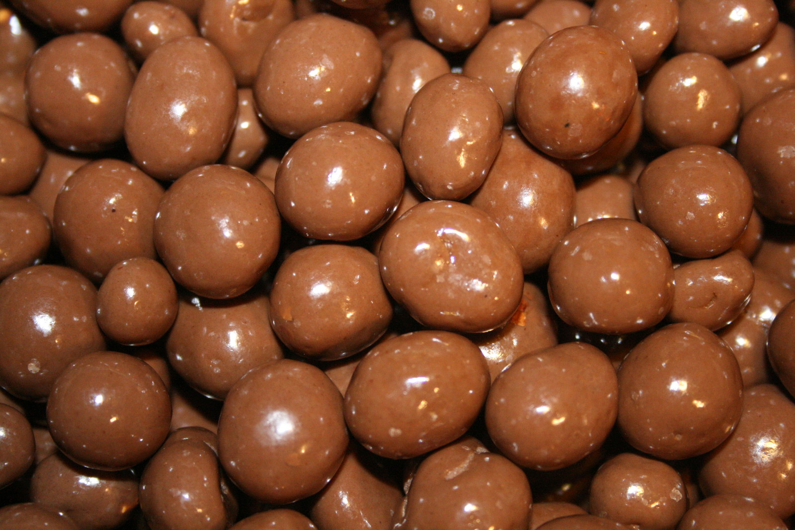 MILK CHOCOLATE PEANUTS, 1.5LB