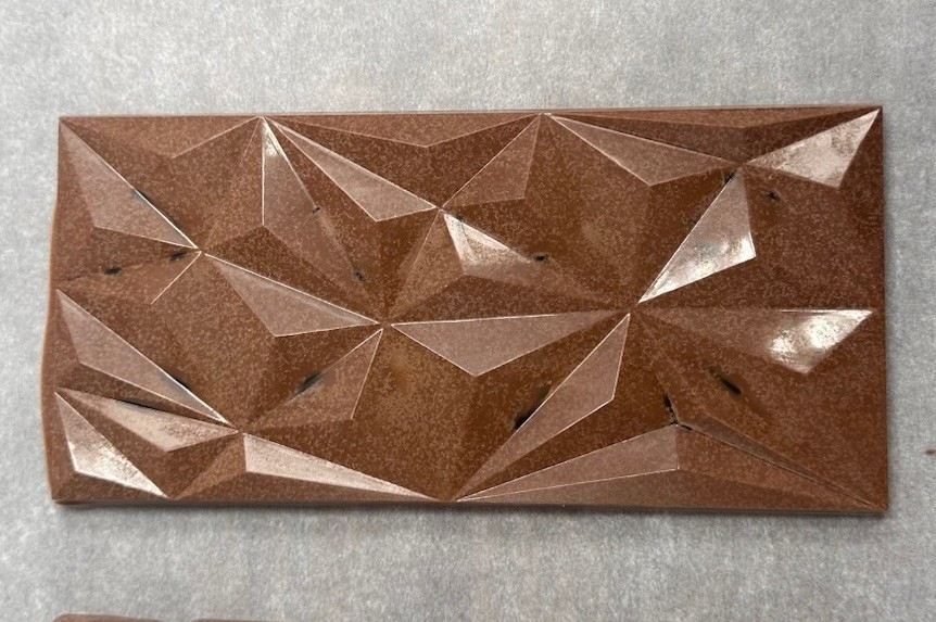 Unique Bite milk Chocolate Bar with ginger 2.80 oz .