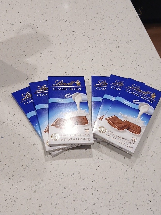 6 Bars NEW Lindt Classic Recipe MILK Milk Chocolate Bar 4.4 oz