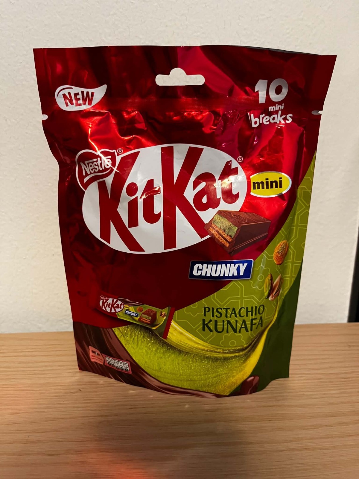 NEW Kitkat Pistachio Kunafa 10 Mini Chocolate Bar Pack 5.85 Oz