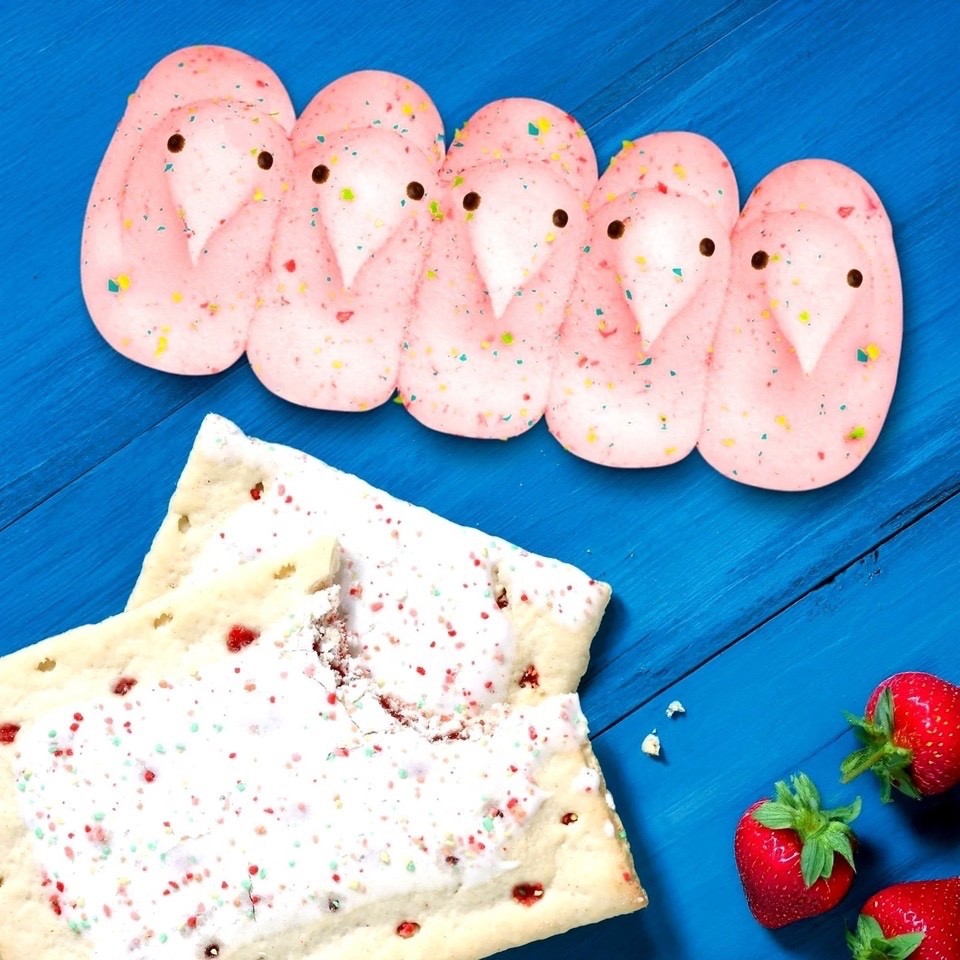 2 PEEPS Pop-Tarts Frosted Strawberry 2 Packs of 10 Chick Easter Candy
