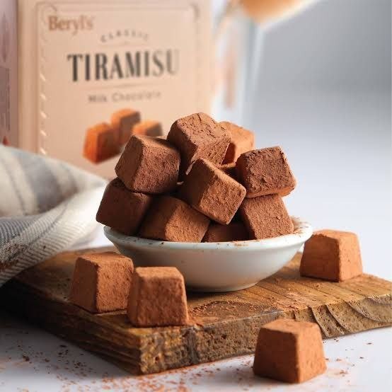 Beryl’s Tiramisu Chocolates Gift Set 300g Assorted Milk White Candy Box