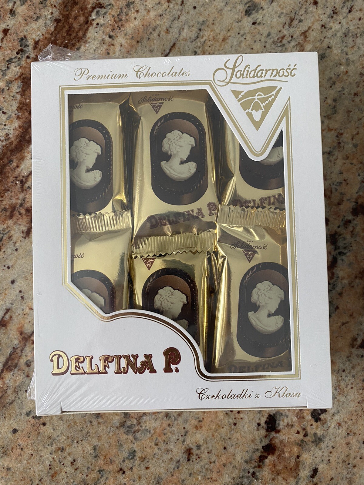 Solidarnosc Delfina P. Chocolates – 24 pieces in a box (24x20g)